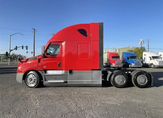 
								Used 2021 Freightliner Cascadia Sleeper in Phoenix Arizona full									