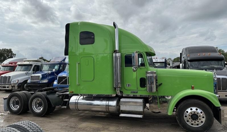 
								Used 2005 Freightliner FLD132 XL CLASSIC Sleeper in Porter Texas full									