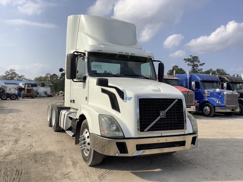 
								Used 2014 Volvo VNL Day Cab in Porter Texas full									