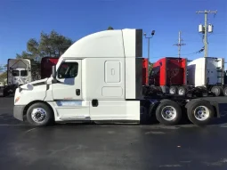 Used 2022 Freightliner Cascadia Sleeper in Cincinnati Ohio