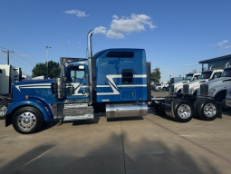 Used 2023 Kenworth W900L Sleeper in Dallas Texas