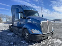 Used 2021 Kenworth T680 Sleeper in Bolingbrook Illinois