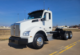 Used 2020 Kenworth T880 Day Cab in Oklahoma City oklahoma