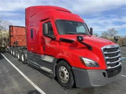 Used 2021 Freightliner Cascadia Evolution Sleeper in Cincinnati Ohio