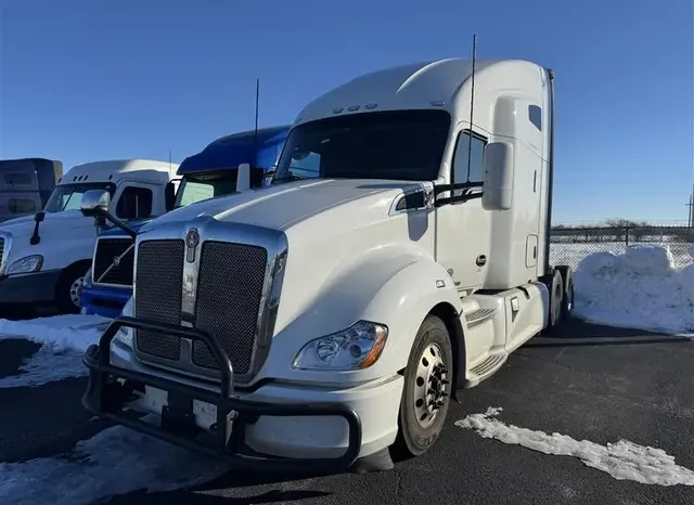 
								Used 2021 Kenworth T680 Sleeper in Troy Illinois full									