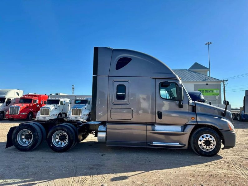 
								Used 2016 Freightliner Cascadia Sleeper in El Paso Texas full									