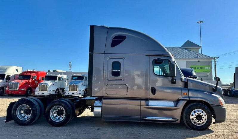 
								Used 2016 Freightliner Cascadia Sleeper in El Paso Texas full									