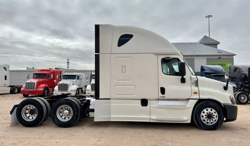 
								Used 2016 Freightliner Cascadia Sleeper in El Paso Texas full									