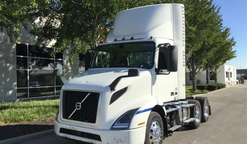 
								Used 2020 Volvo VNR 300 Day Cab in Kansas City Missouri full									