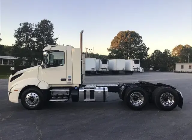 
								Used 2020 Volvo VNL 300 Day Cab in Conley Georgia full									