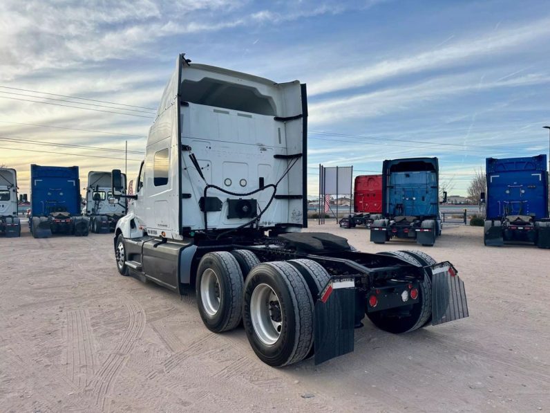 
								Used 2019 International LT Sleeper in El Paso Texas full									