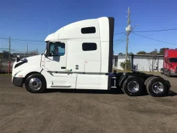 Used 2022 Volvo VNL64T760 Sleeper in Bolingbrook Illinois