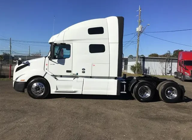 
								Used 2022 Volvo VNL64T760 Sleeper in Bolingbrook Illinois full									