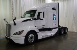 New 2025 Kenworth T680 Sleeper in Dallas Texas