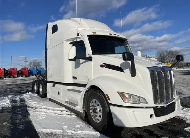 
								Used 2023 Peterbilt 579 Sleeper in Bolingbrook Illinois full									