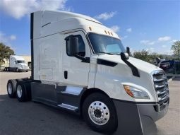 Used 2021 Freightliner Cascadia Sleeper in Phoenix Arizona