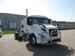 Used 2022 Volvo VNR 300 Day Cab in Fresno California