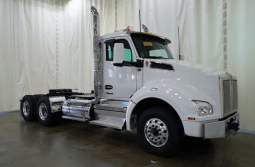 New 2025 Kenworth T880 Day Cab in Des Moines Iowa