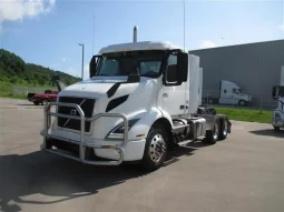 Used 2022 Volvo VNR 300 Day Cab in Fresno California