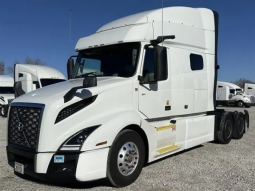 Used 2021 Volvo VNL 740 Sleeper in Maple Shade New Jersey