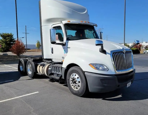 
								Used 2018 International LT625 Day Cab in Phoenix Arizona full									