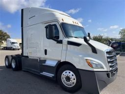 Used 2021 Freightliner Cascadia Sleeper in Phoenix Arizona