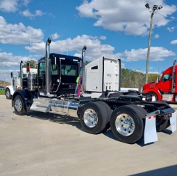 New 2025 Kenworth W900L Day Cab in Mableton Georgia