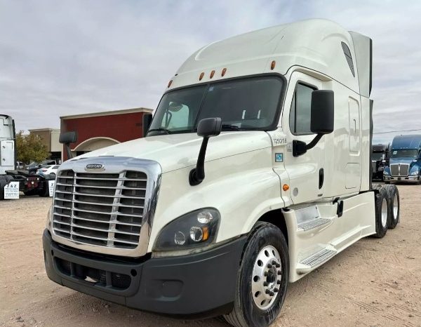 
								Used 2016 Freightliner Cascadia Sleeper in El Paso Texas full									