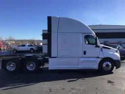 Used 2022 Freightliner Cascadia Sleeper in Cincinnati Ohio