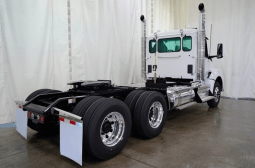 New 2025 Kenworth T880 Day Cab in Des Moines Iowa