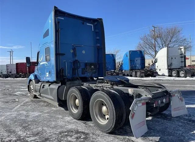 
								Used 2021 Kenworth T680 Sleeper in Bolingbrook Illinois full									