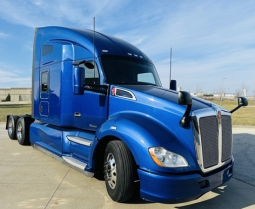 Used 2021 Kenworth T680 Sleeper in Olathe Kansas