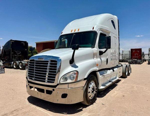 
								Used 2014 Freightliner Cascadia Sleeper in El Paso Texas full									