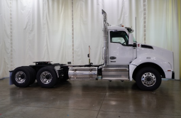 New 2025 Kenworth T880 Day Cab in Battleboro North Carolina