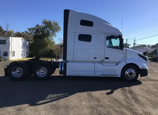 
								Used 2022 Volvo VNL64T760 Sleeper in Bolingbrook Illinois full									