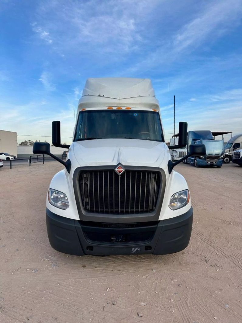 
								Used 2019 International LT Sleeper in El Paso Texas full									