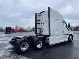 Used 2022 Freightliner Cascadia Sleeper in Bolingbrook Illinois