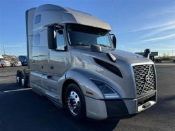 Used 2021 Volvo VNL64T760 Sleeper in Troy Illinois