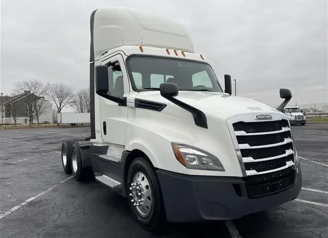 
								Used 2020 Freightliner Cascadia Day Cab in Bolingbrook Illinois full									