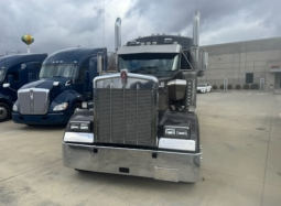 Used 2021 Kenworth W900L Sleeper in Kingsport Tennessee