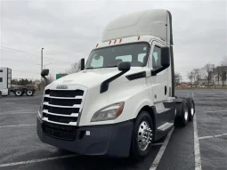 Used 2020 Freightliner Cascadia Day Cab in Bolingbrook Illinois