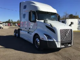 Used 2022 Volvo VNL64T760 Sleeper in Bolingbrook Illinois