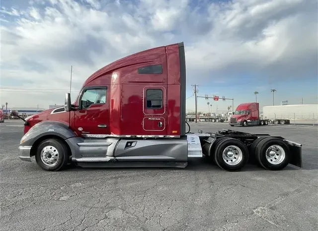 
								Used 2022 Kenworth T680 Sleeper in Phoenix Arizona full									