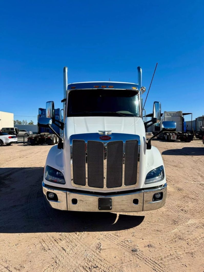 
								Used 2019 Peterbilt 579 Sleeper in El Paso Texas full									