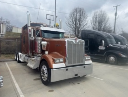 Used 2021 Kenworth W900L Sleeper in Kingsport Tennessee