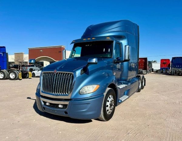 
								Used 2020 International LT Sleeper in El Paso Texas full									