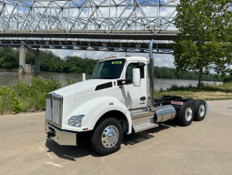 New 2025 Kenworth T880 Day Cab in Kansas City Missouri