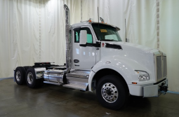 New 2025 Kenworth T880 Day Cab in Battleboro North Carolina