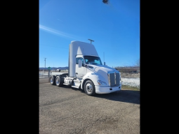 Used 2022 Kenworth T680 Day Cab in Chillicothe Ohio