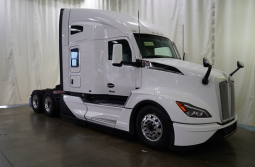 New 2025 Kenworth T680 Sleeper in Dallas Texas